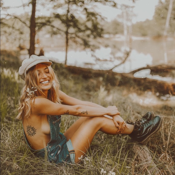 Meet your Posher, Rosemary - Picture 1 of 1